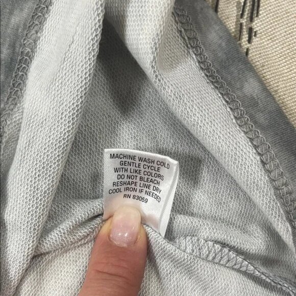 SUPPLY & DEMAND  Gray Tie-Dye Long Sleeve Top - Picture 7 of 9